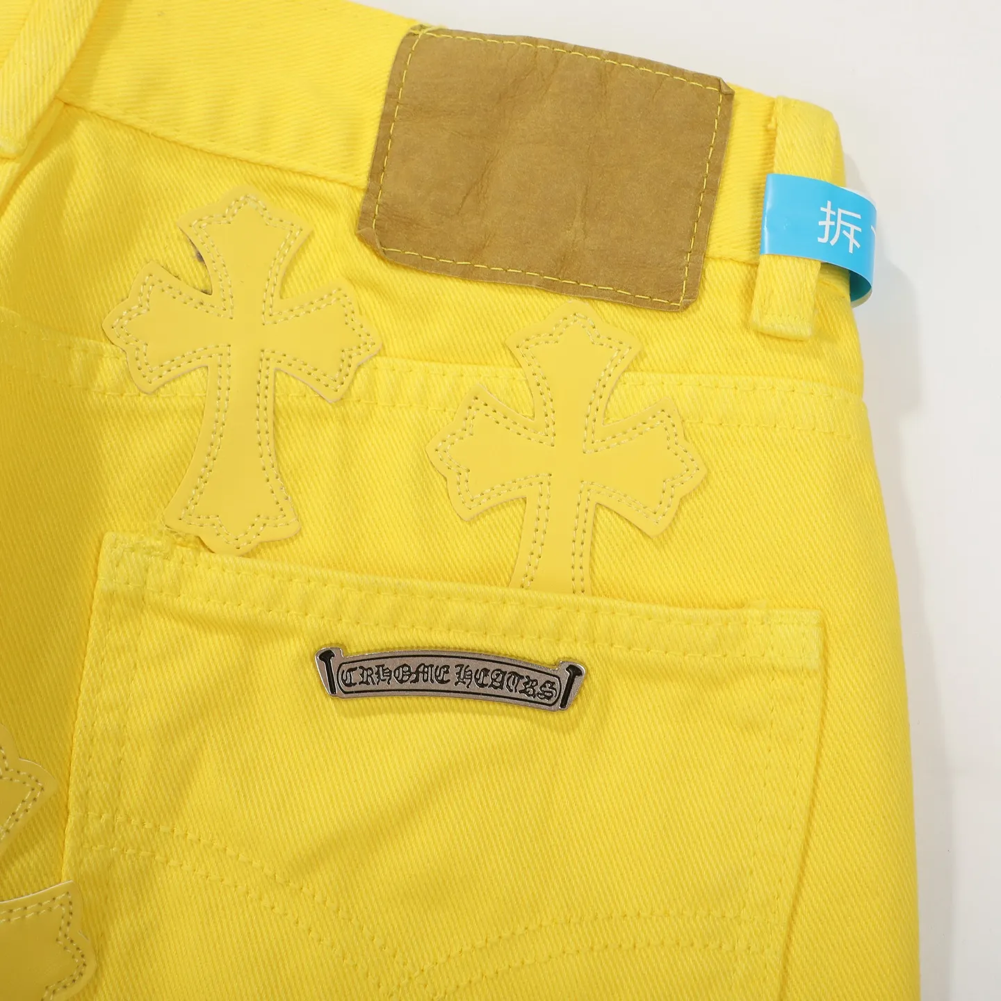 P280 Chrome hearts CH Fan Chengcheng's same style New York limited large leather label dopamine yellow jeans Special Italian cowhide printed and cut Customized sheepskin three-layer thick thread leather The whole body is spliced in heavy water washing craftsman's hand-splashed ink You can see the details Three-dimensional cutting version Loose and comfortable, not picky about the figure Make you taller and slimmer Factory Seiko Original quality control Same style for men and women Can be matched with couples Versatile recommendation Necessary jeans for all seasons Color: lemon yellow Size: s m l xl
